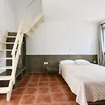 Anny & 4* Perissa (Santorini)