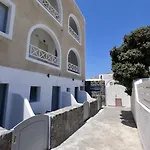 Anny & Aparthotel Perissa (Santorini)