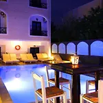 Anny & Hotel apartamentowy Perissa (Santorini)