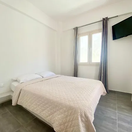 Anny & Perissa (Santorini)