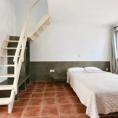 Anny & 3* Perissa (Santorini)