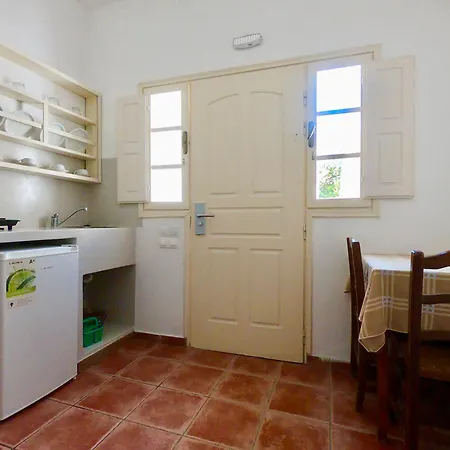 Anny & 4* Perissa (Santorini)