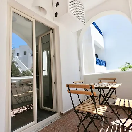 Anny & 4* Perissa (Santorini)
