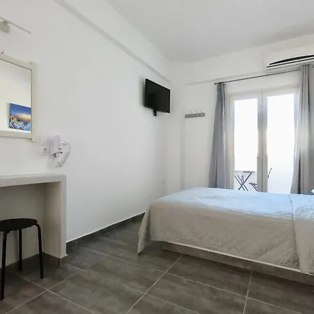 Anny & 4* Perissa (Santorini)