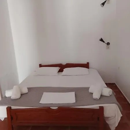Anny & 4* Perissa (Santorini)