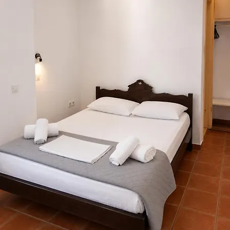 Anny & 4* Perissa (Santorini)