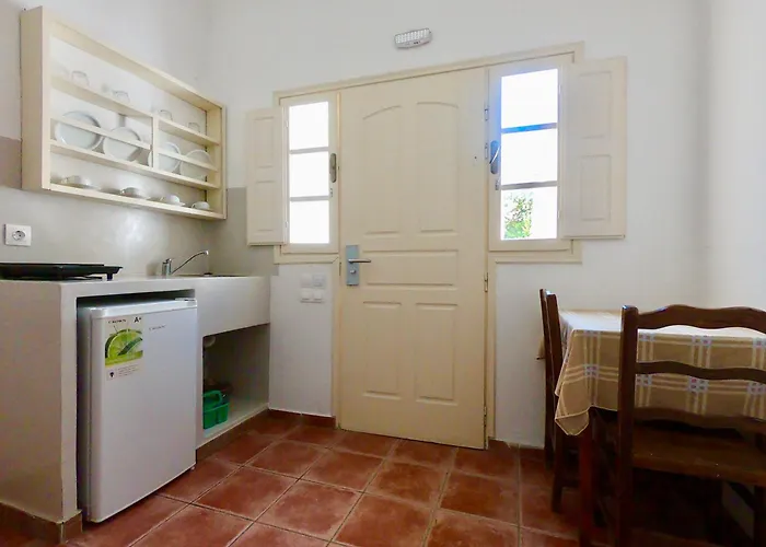 Anny & 3* Perissa (Santorini)