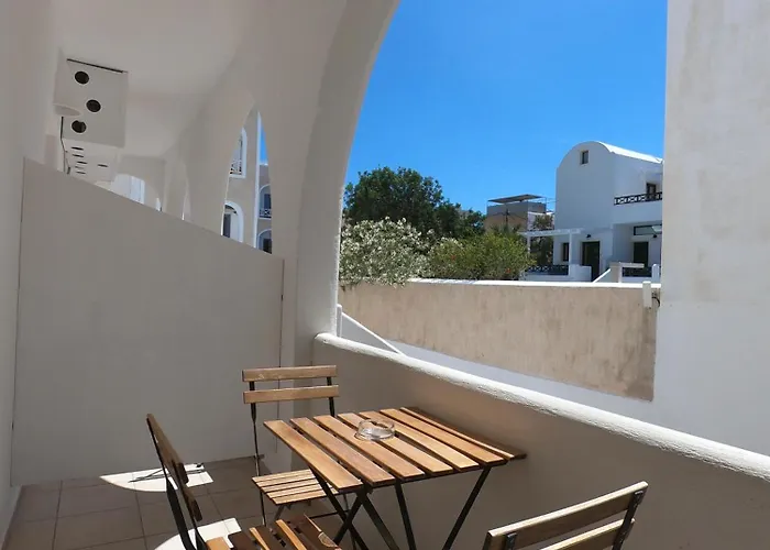 Anny & Lägenhetshotell Perissa (Santorini)