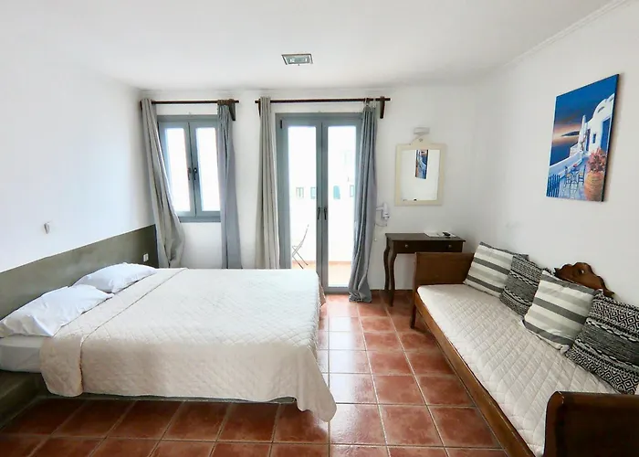 Anny & Perissa (Santorini)