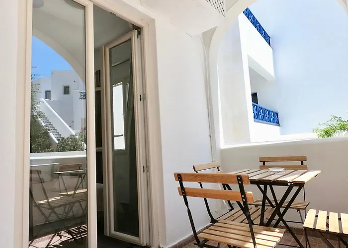 Anny & 3* Perissa (Santorini)