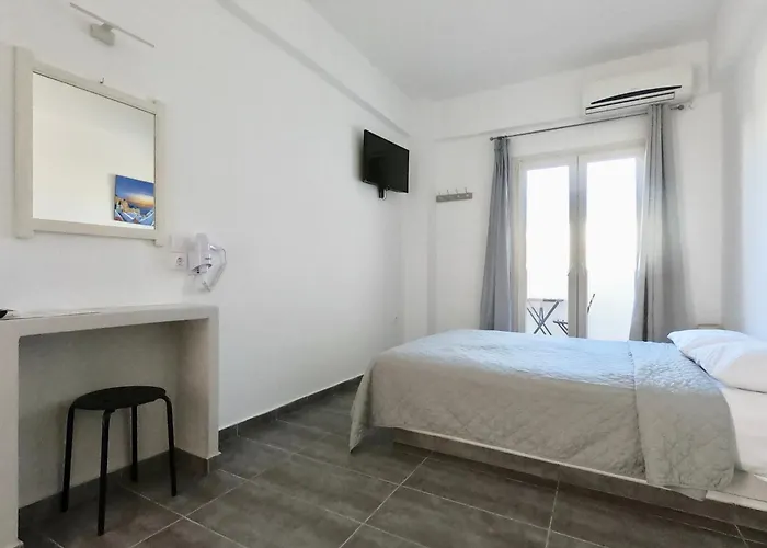 Anny & 3* Perissa (Santorini)