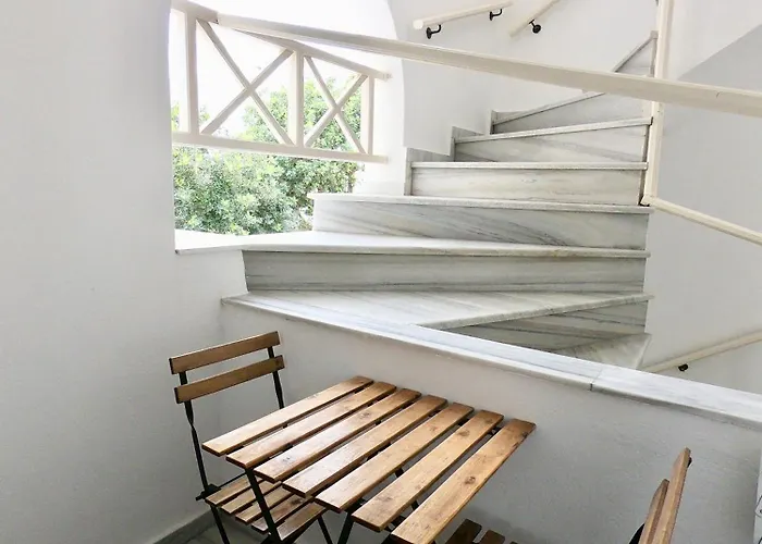 Anny & Lägenhetshotell Perissa (Santorini)