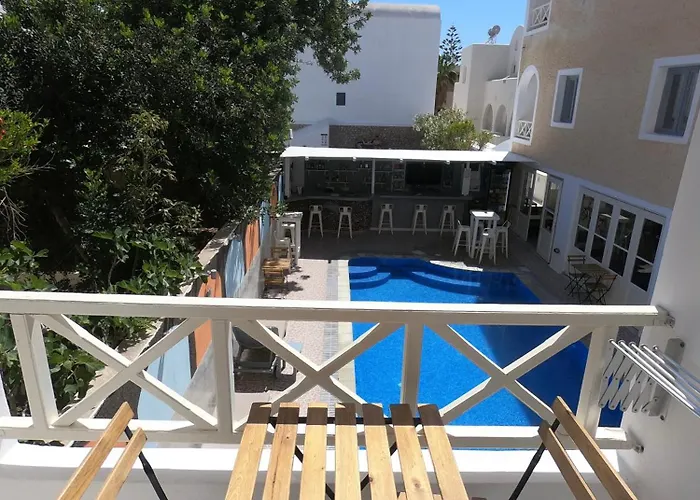 Anny & Perissa (Santorini)