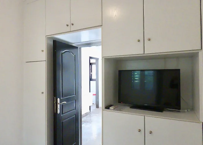 Anny & 3* Perissa (Santorini)