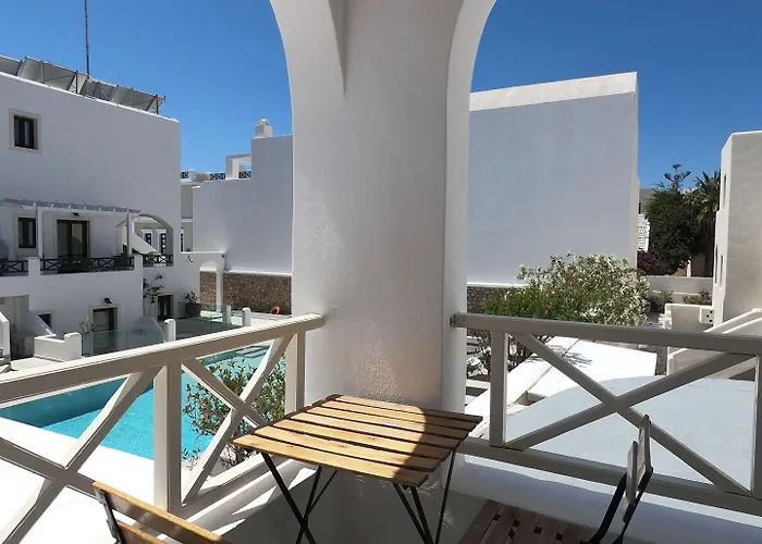 Anny & Perissa (Santorini)