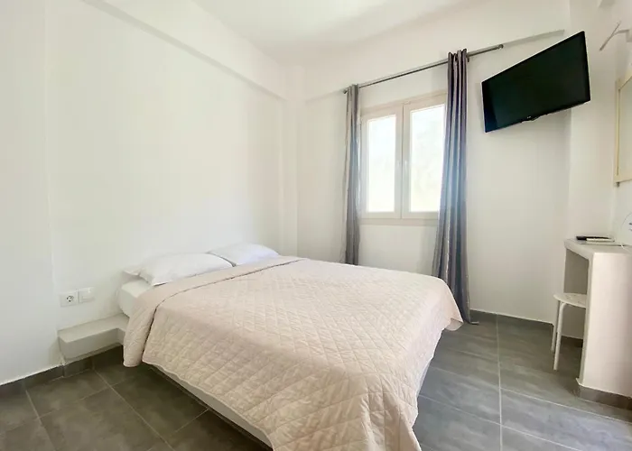 Anny & Perissa (Santorini)