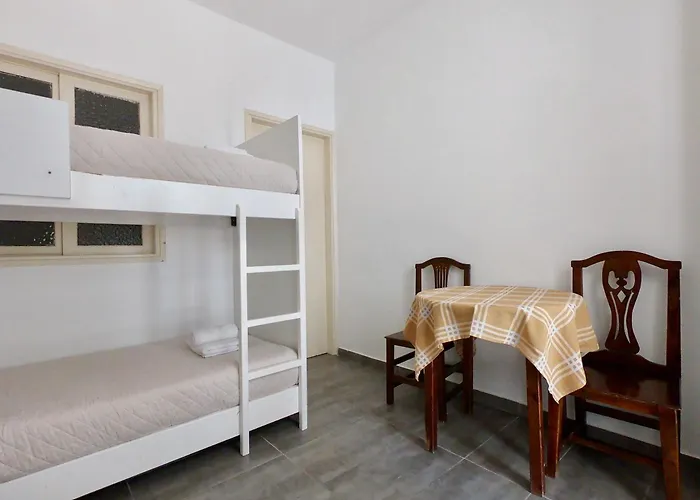 Anny & Perissa (Santorini)