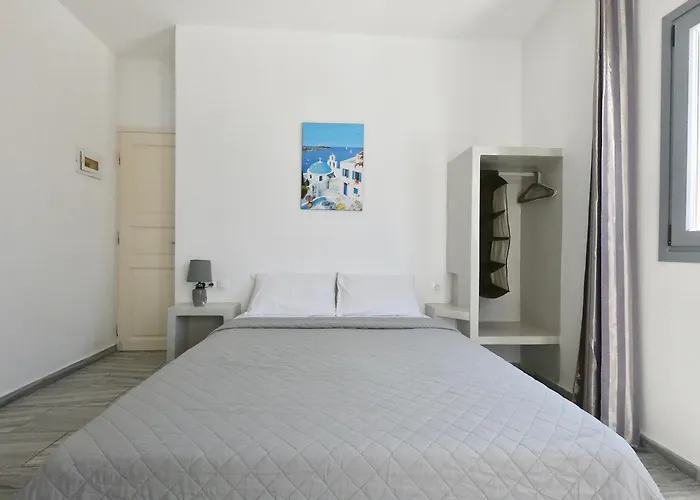 Anny & Perissa (Santorini)